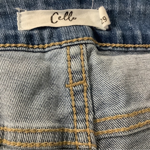 Cello Light Wash Distressed Jeans (Preowned) - Picture 4 of 5